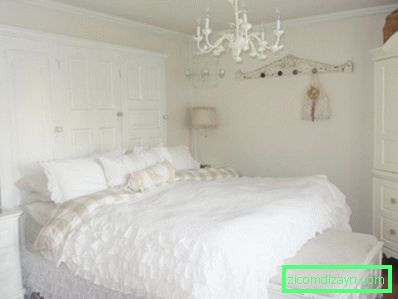 best-bedroom-chandelier-for-small-room-in-white-color-above-large-bed