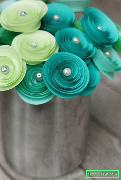 Bouquet from paper roses
